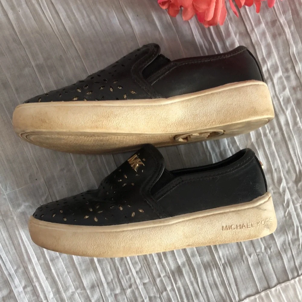 MICHAEL KORS Jem Olivia toddler girls size 8 navy blue & gold eyelet sneakers